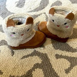 Kids ugg style boots with knit and animal details